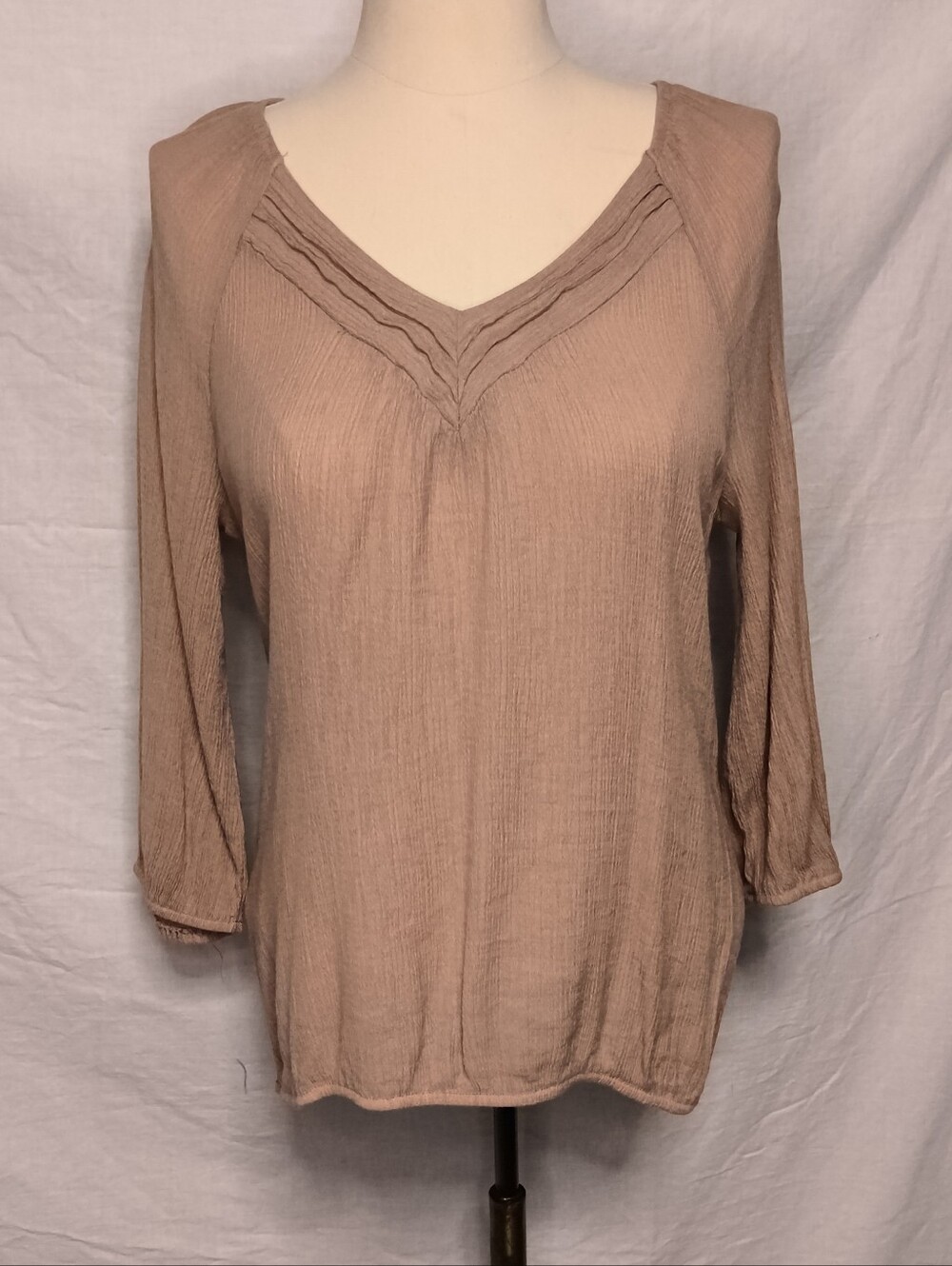 Women's V-Neck Textured Tunic Top in Taupe